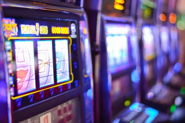 senopati blackjack table interface with dealer and chat window